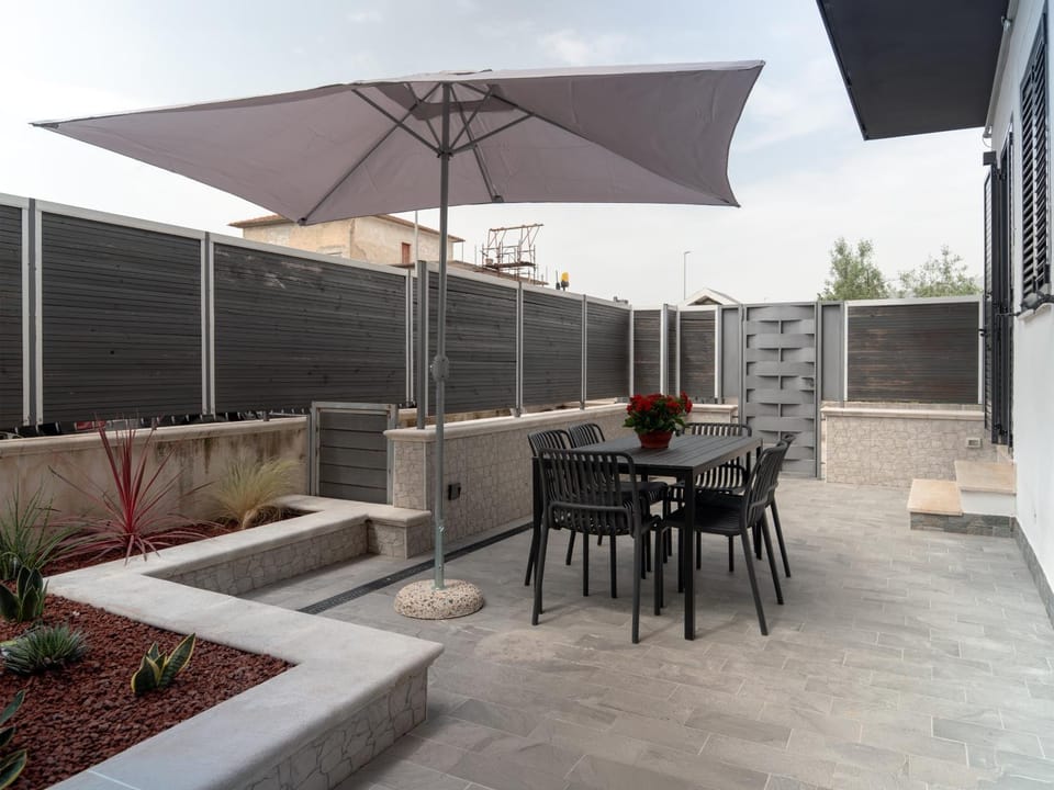 Property building, Patio, Garden