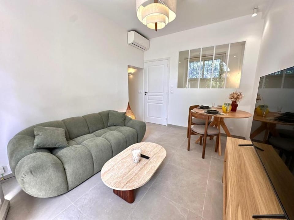 TV and multimedia, Living room, Dining area
