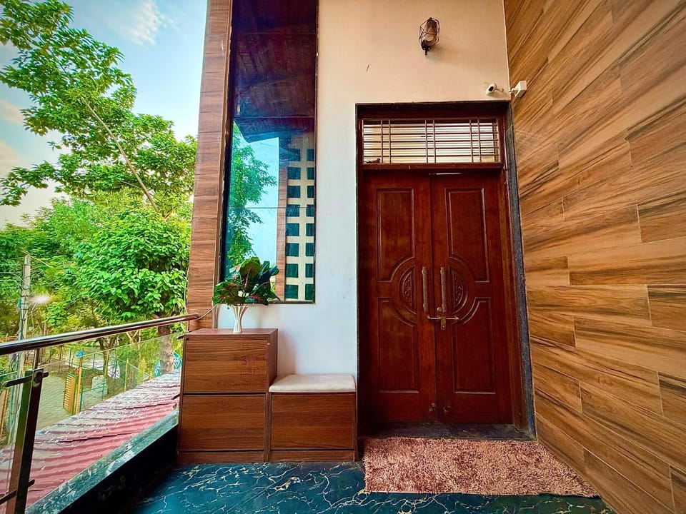 The Cozy Duplex 4 Bedrooms, Terrace & Balcony Villa in Maharashtra