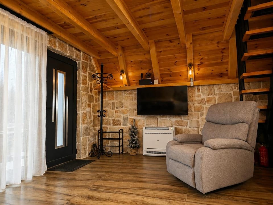 Mountain Whisper House in Montenegro