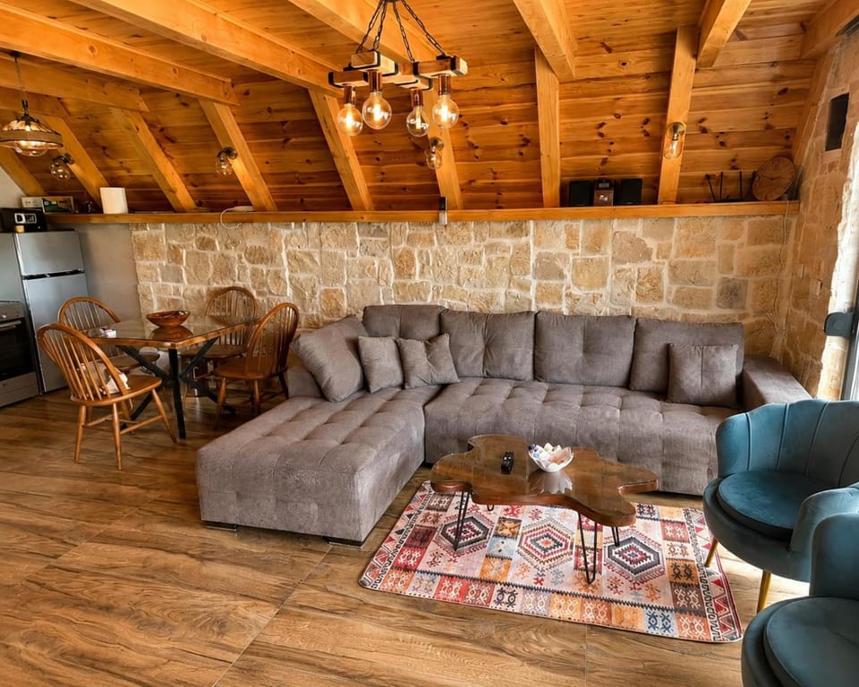 Mountain Whisper House in Montenegro