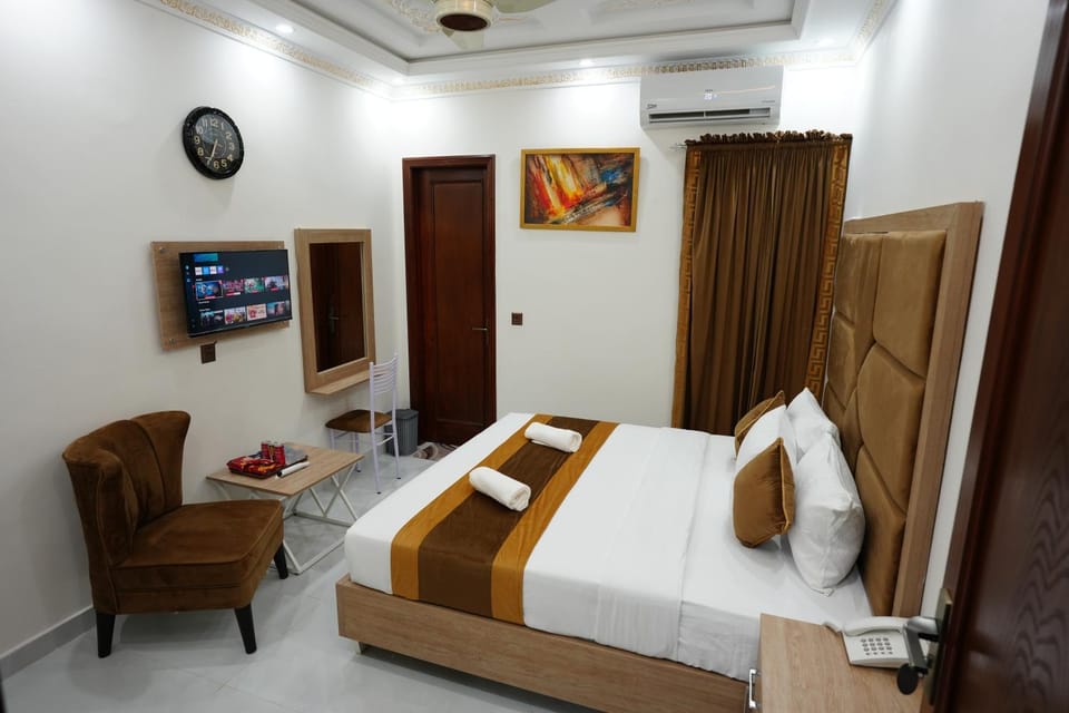 Bed, air conditioner