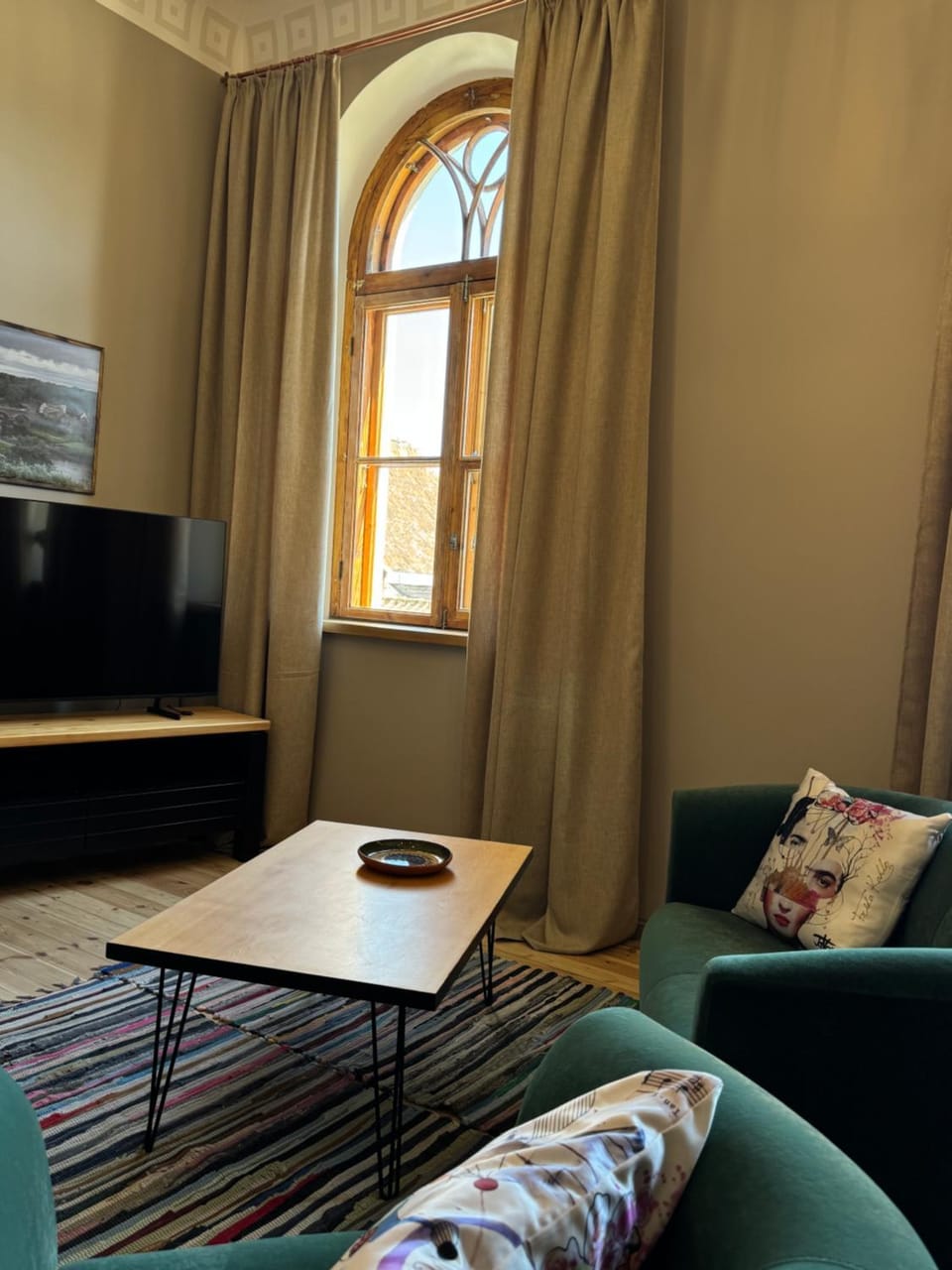 TV and multimedia, Living room, Seating area, Evening entertainment