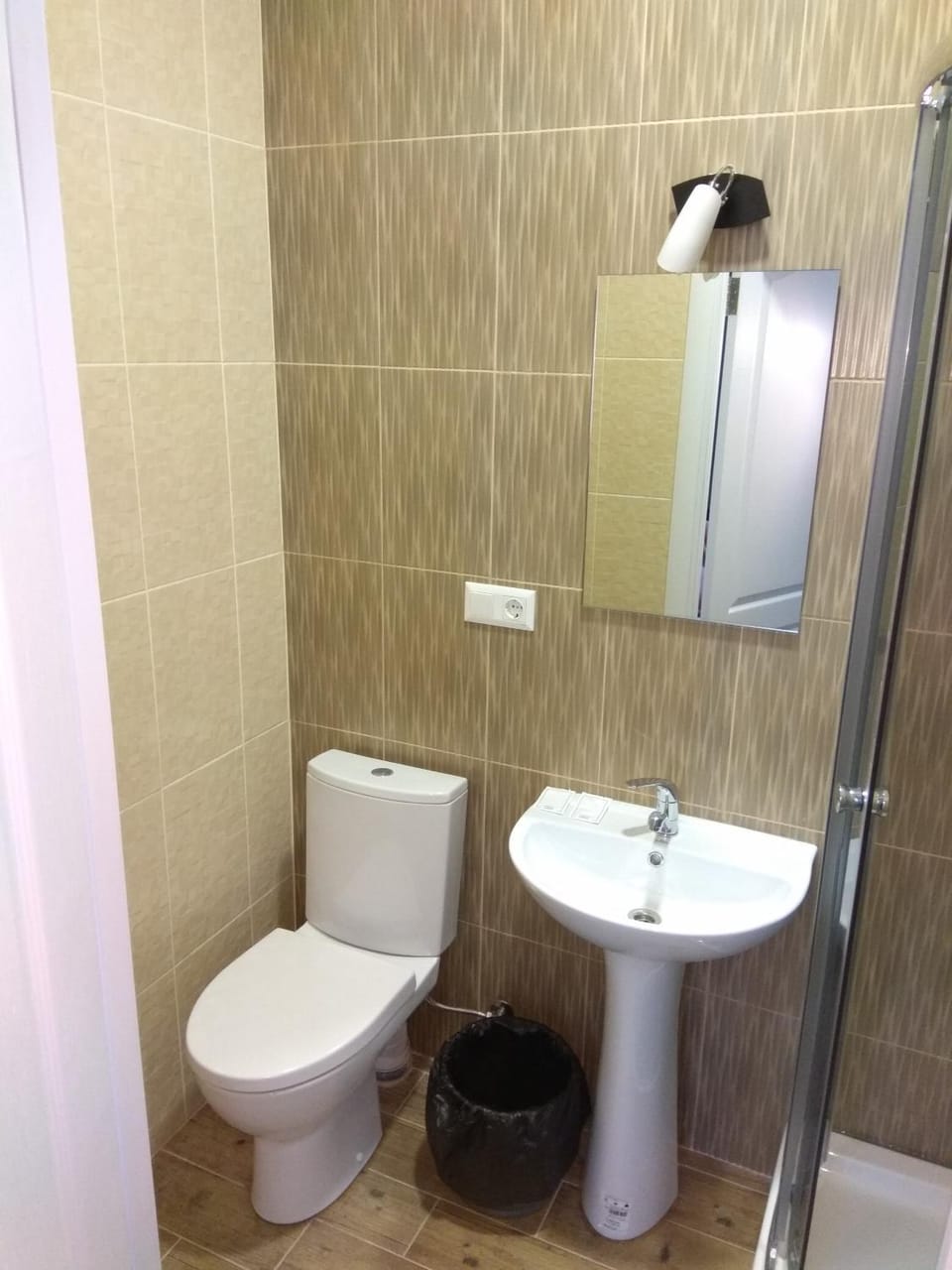 Shower, Toilet