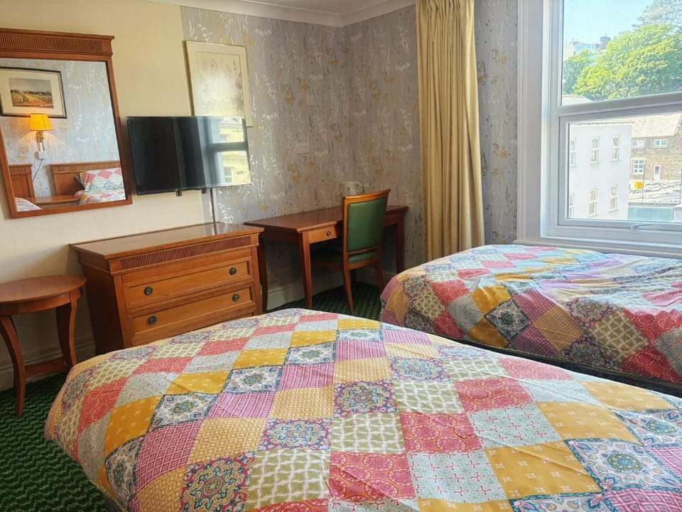 Downshire House Hotel in Douglas