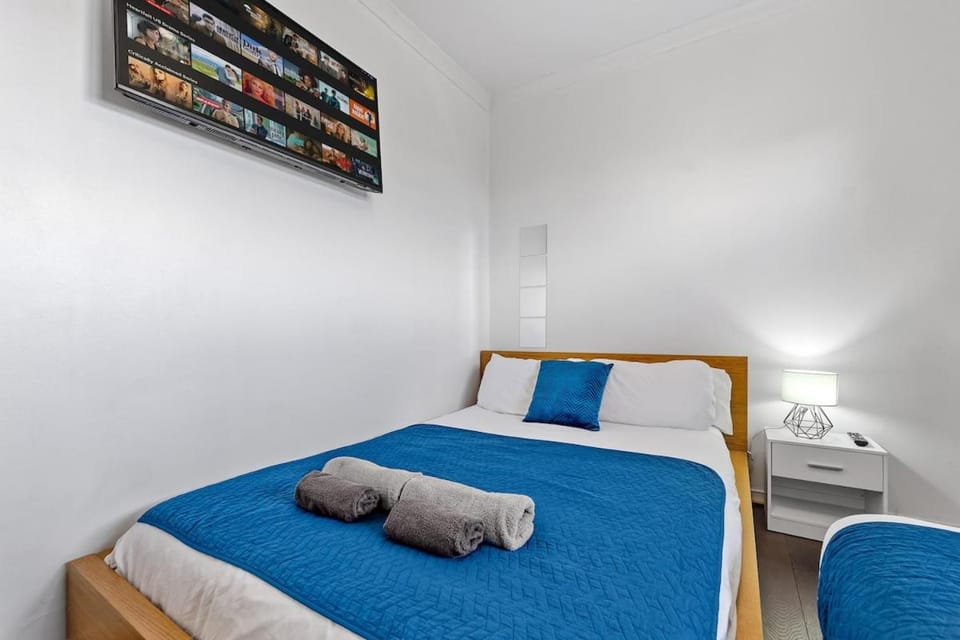 Central Ldn Spacious Apartment Sleeps 8 & Parking! Nine Elms Apartment in London