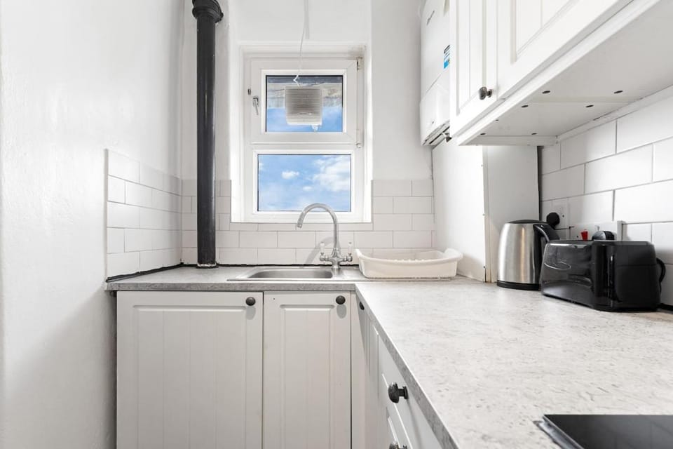 Central Ldn Spacious Apartment Sleeps 8 & Parking! Nine Elms Apartment in London