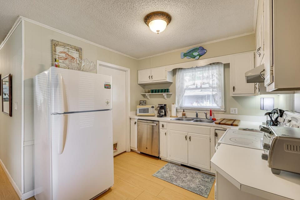 Steps to Ocean & Boardwalk! Carolina Beach Haven House in Carolina Beach