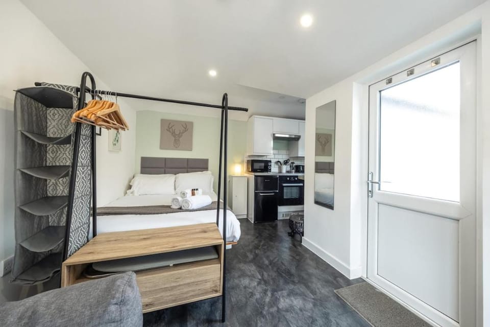 The Snug - Cosy Annexe Hideaway Apartment in Portishead