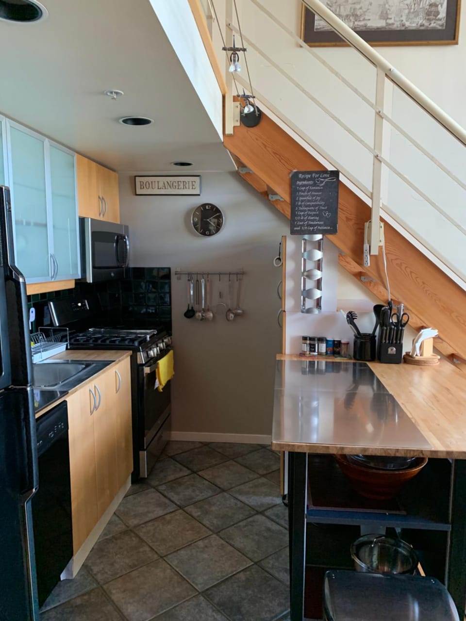 933 seymour one block with granville independant suite with balcony Apartment hotel in Vancouver