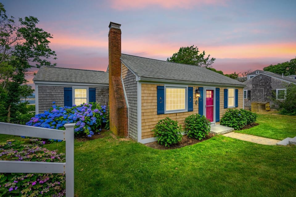 Close to private beach with ocean views House in South Chatham
