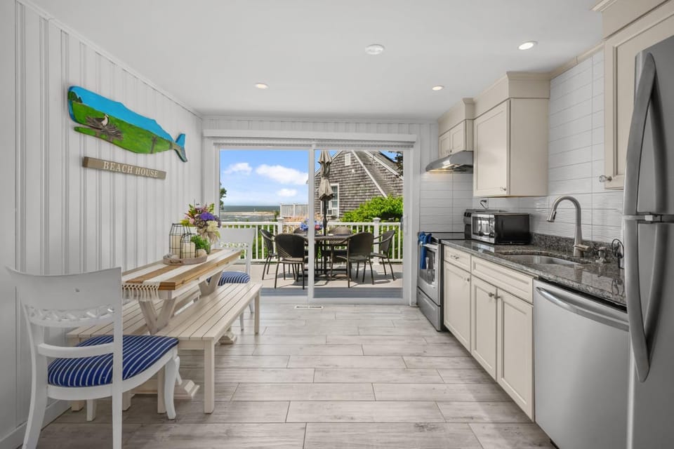 Close to private beach with ocean views House in South Chatham