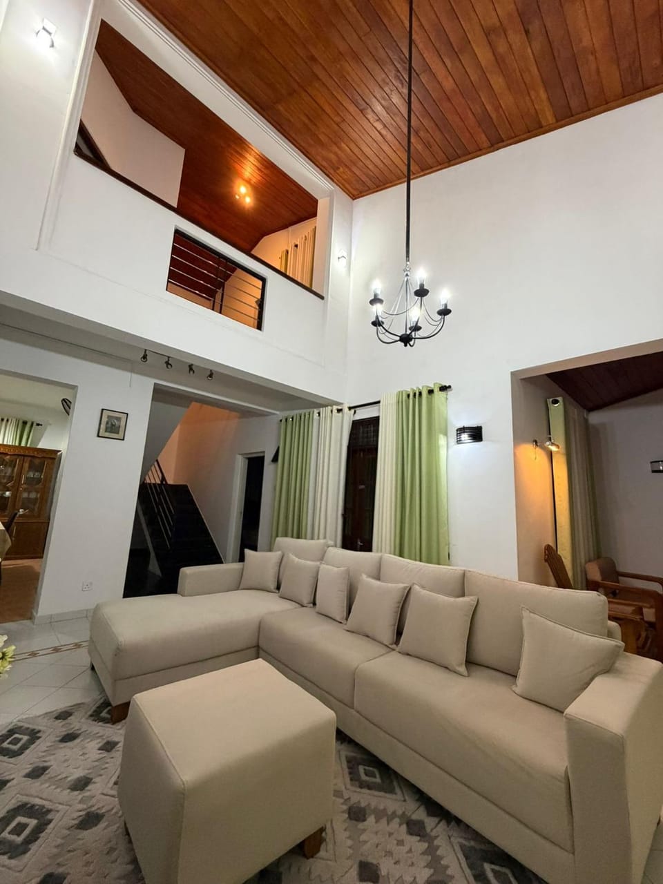 Lilly Avenue Retreat -Luxury Family Villa House in Western Province