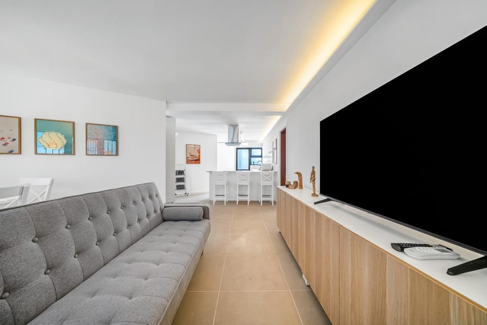 Communal lounge/ TV room, Living room