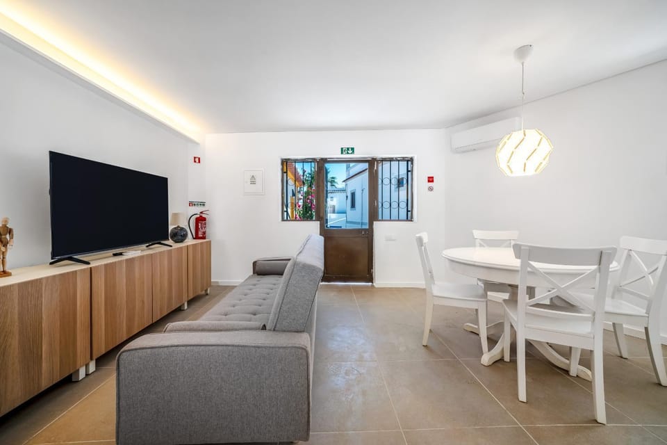 Communal lounge/ TV room, Living room