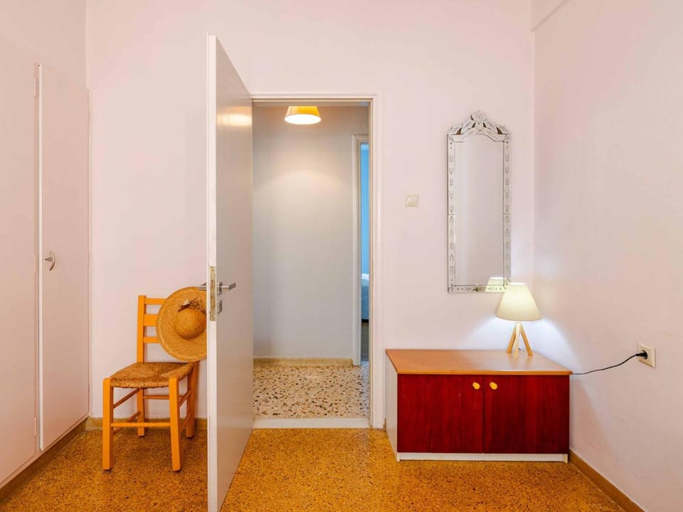 Photo of the whole room, wardrobe