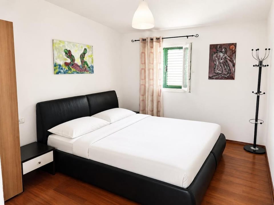 Villa Toma Zagvozd - 2 apartments with a pool Apartment in Split-Dalmatia County