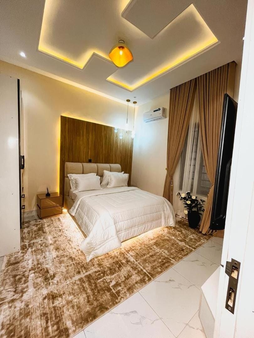 Solar powered 5bedroom Apartment Magodo GRA Apartment in Lagos