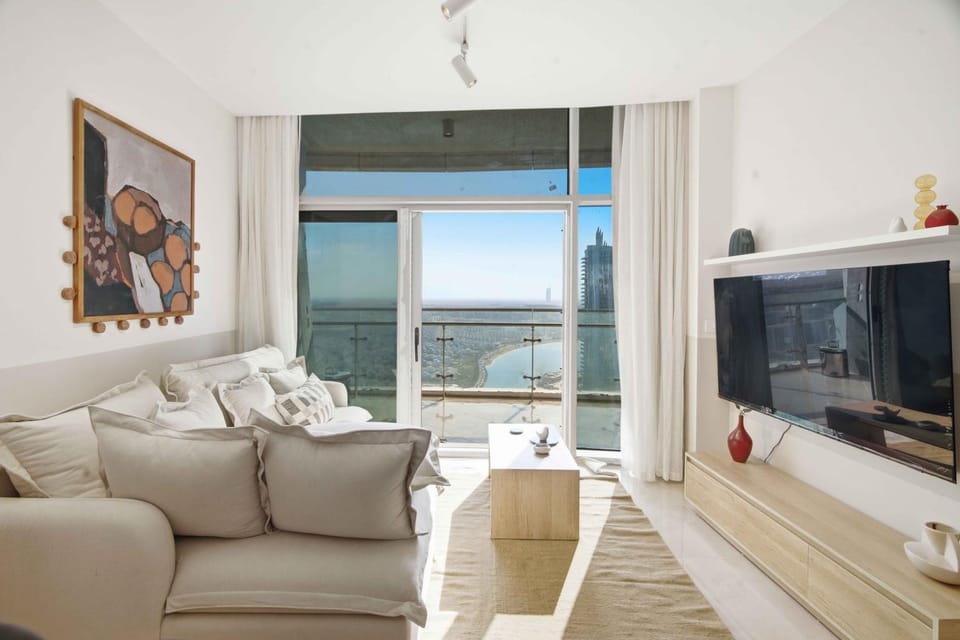 Communal lounge/ TV room, Natural landscape, TV and multimedia, View (from property/room), Balcony/Terrace, Living room, Seating area, Evening entertainment