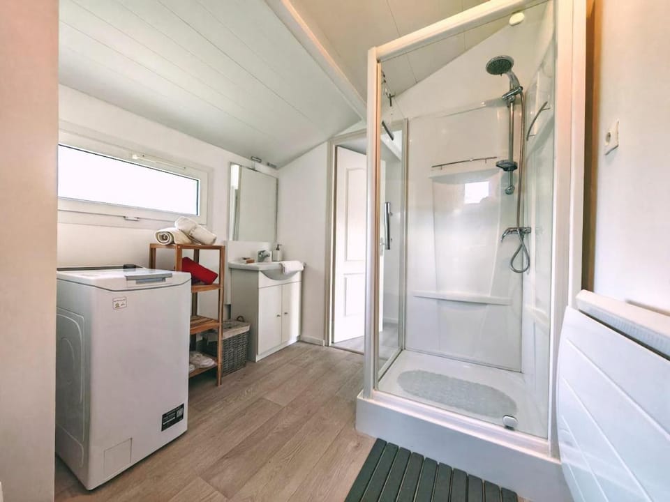Shower, Bathroom, washing machine