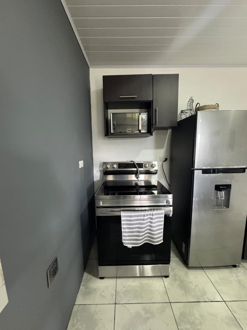 Kitchen or kitchenette, oven, stove