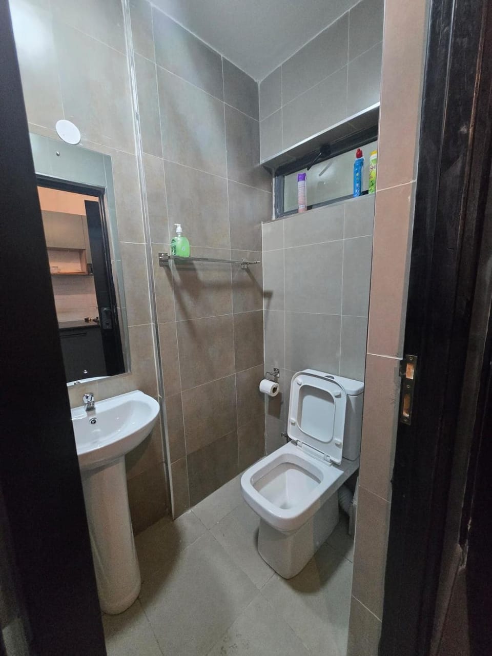 Airport Proximity Stay With Lift, Pool & Balcony Apartment in Nairobi County