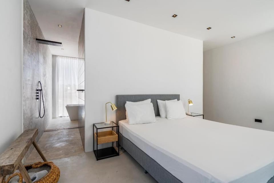 Villa Skyfall, Private Pool, Luxury 4BR, Jan Tiel House in Jan Thiel