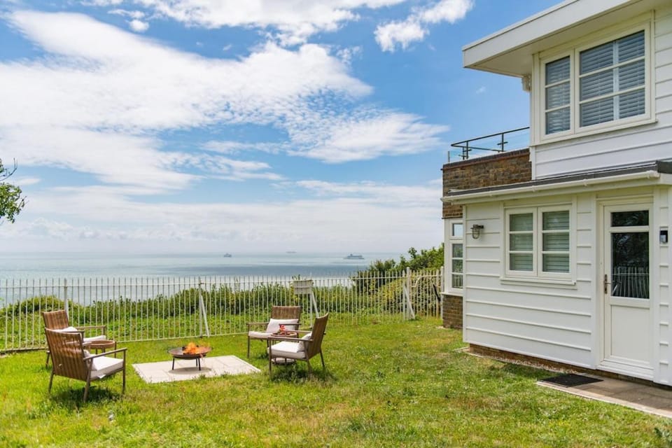 The Old Coastguard Lookout by Keepers Cottages House in Dover District