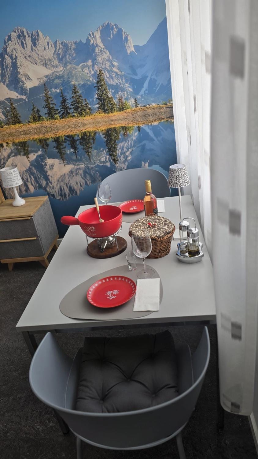 Dining area, Food
