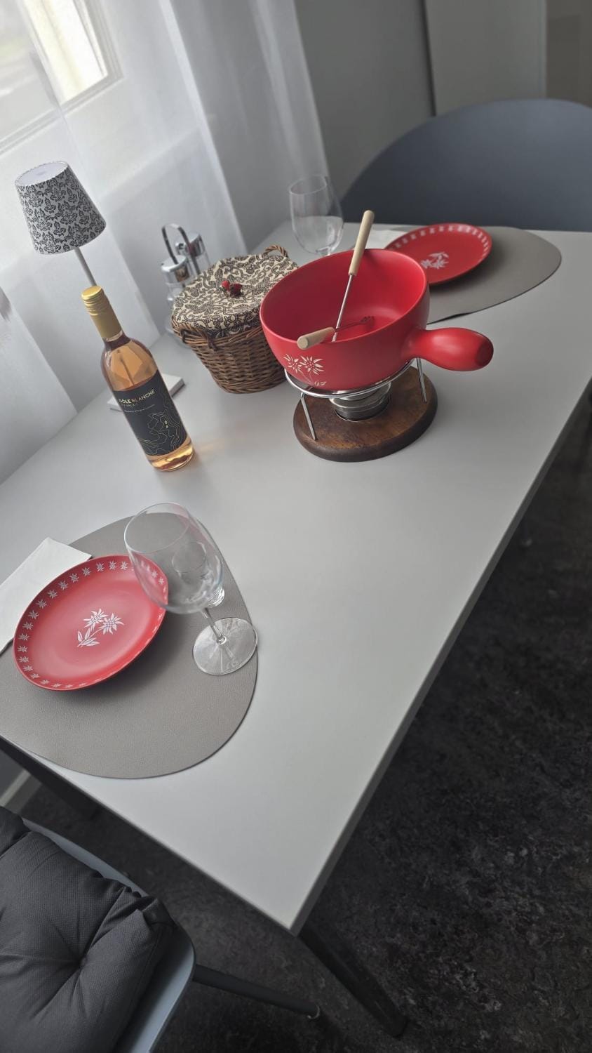 Dining area, Food