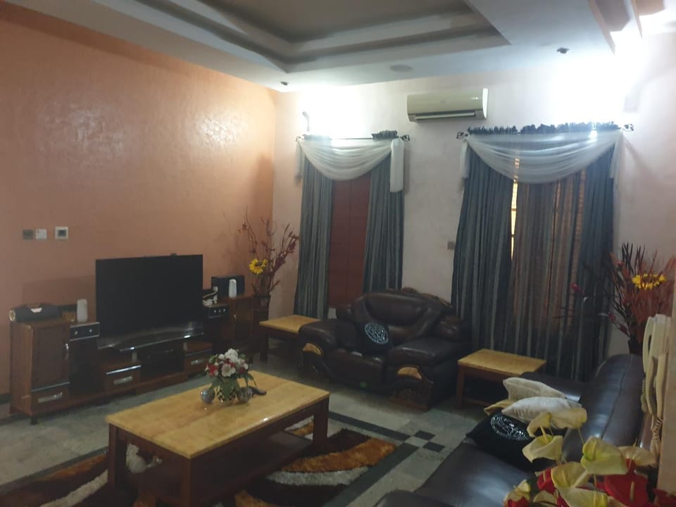 Shortlet 5 Bedrrom Duplex Apartment Lekki Phase 1 Apartment in Lagos, Nigeria