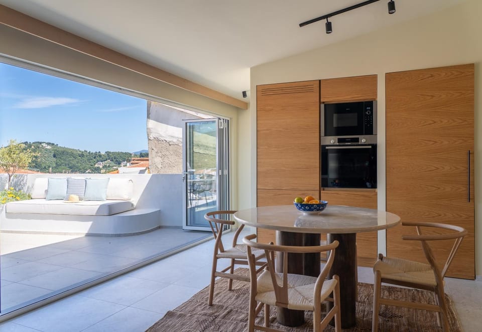 Patio, View (from property/room), Balcony/Terrace, Kitchen or kitchenette, Dining area