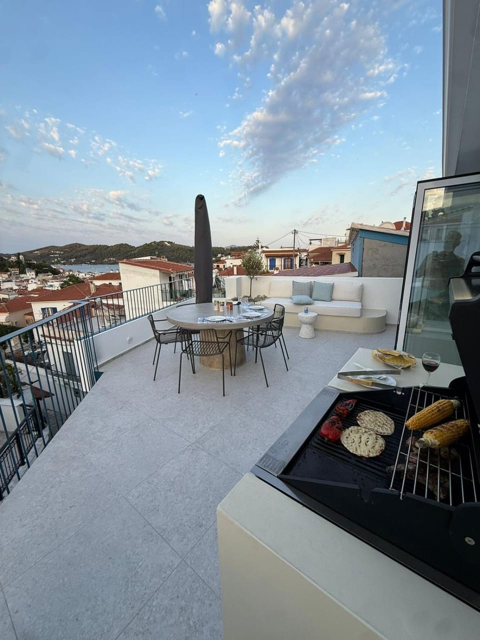Property building, BBQ facilities, Balcony/Terrace