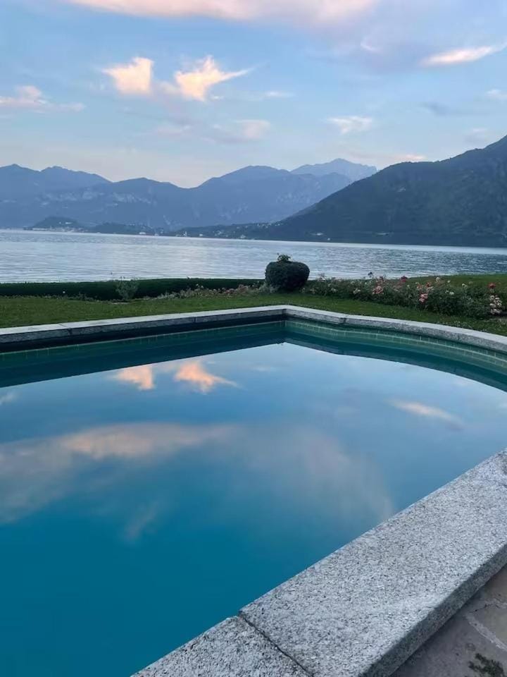 Unique Vintage Villa - privacy in a park & pool Villa in Lenno