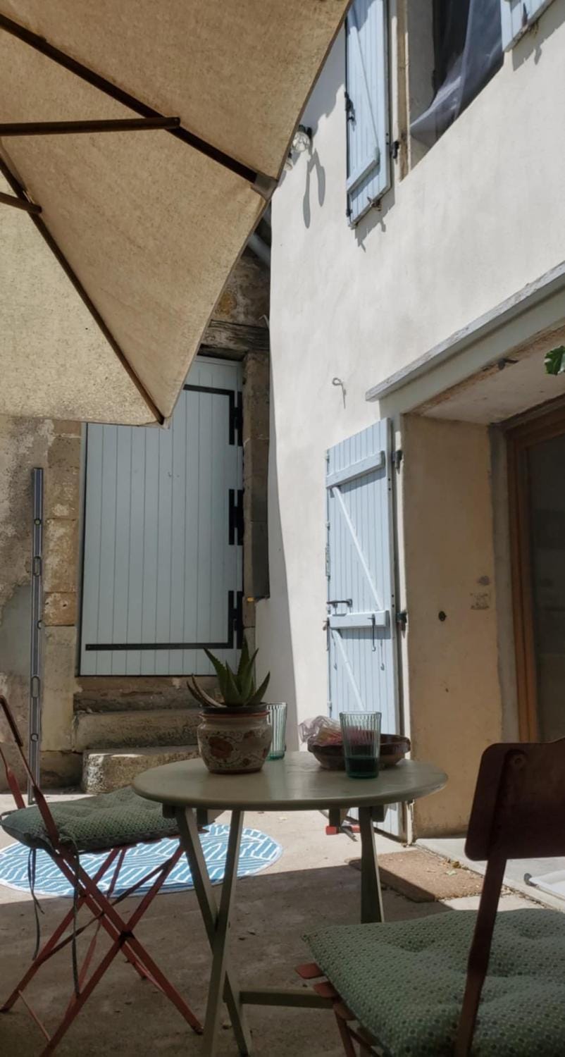Aux Mimosas Hostel in Occitanie