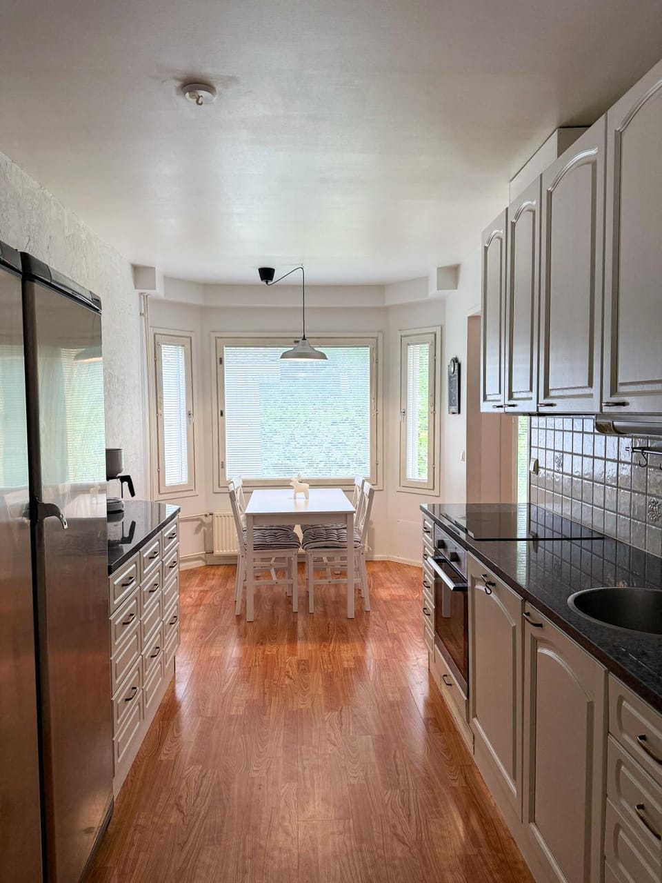 Kitchen or kitchenette, Dining area, stove
