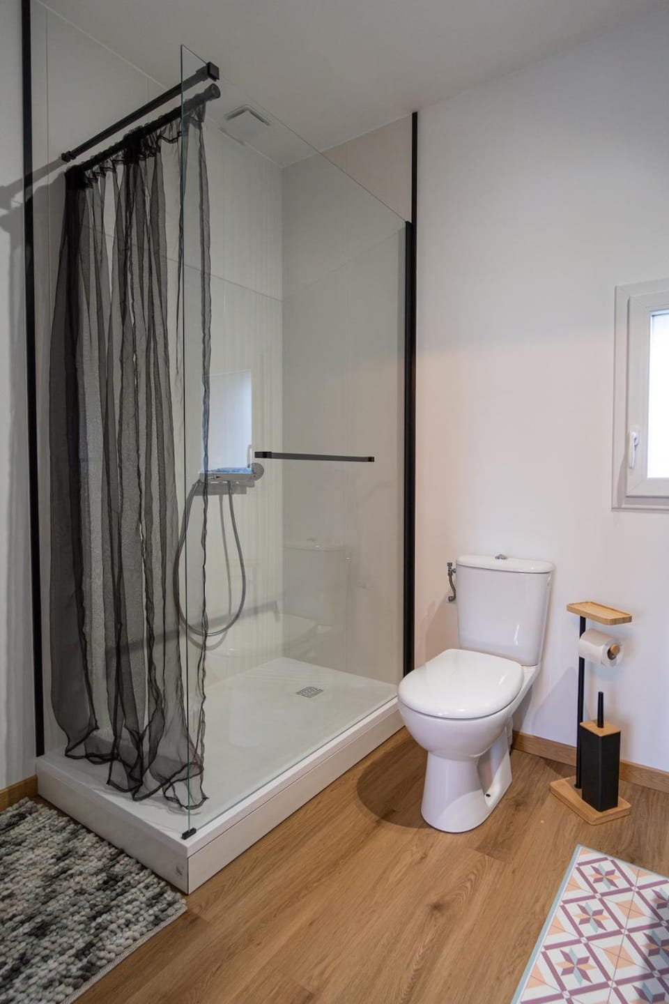 Shower, Toilet
