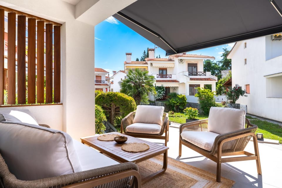 Luxury Villa Mia Azure Apartment in Nikiti