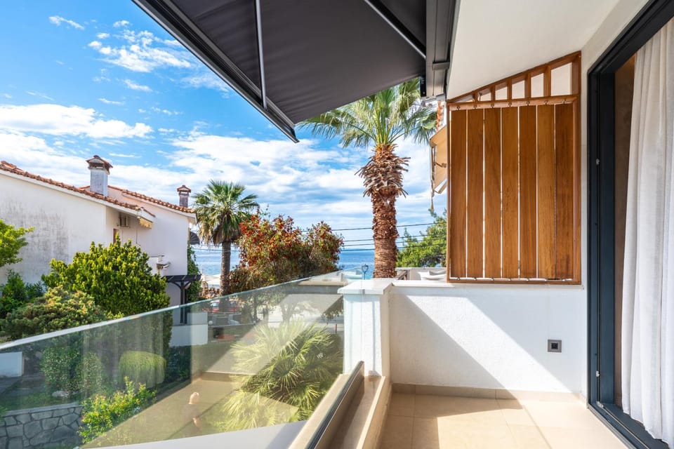 Luxury Villa Mia Azure Apartment in Nikiti