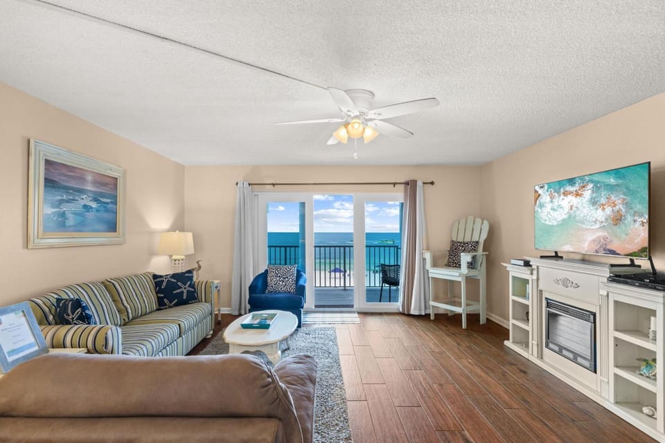 TV and multimedia, View (from property/room), Balcony/Terrace, Living room, Seating area, Sea view