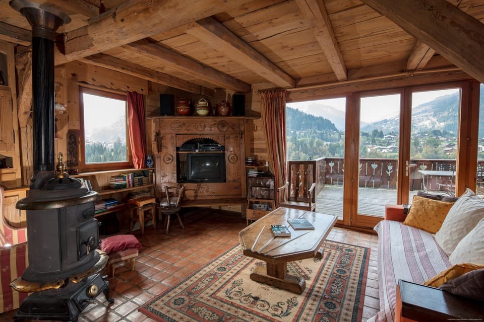 Communal lounge/ TV room, Balcony/Terrace, Living room, Seating area, Mountain view