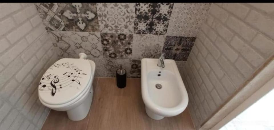 Sea Breeze Apartment with full kitchen 200 metres to the Sea Apartment in Bari
