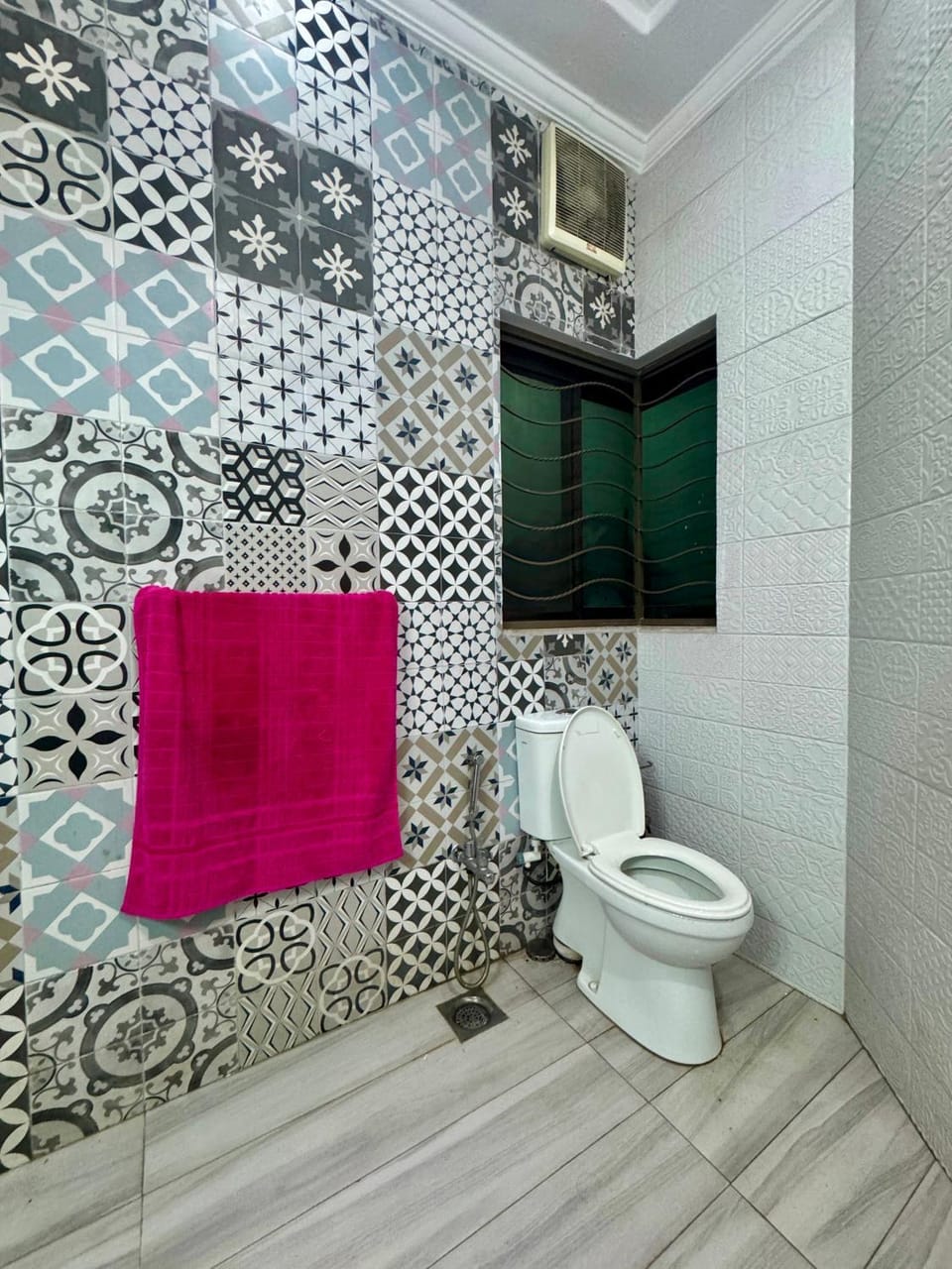 Maliks Guest House House in Lahore