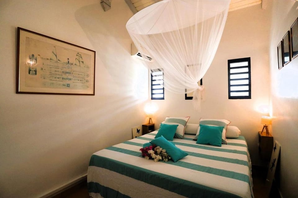 Bed, Photo of the whole room, Bedroom, air conditioner
