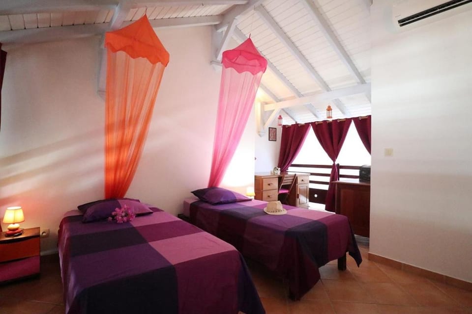 Bed, Photo of the whole room, Bedroom, air conditioner