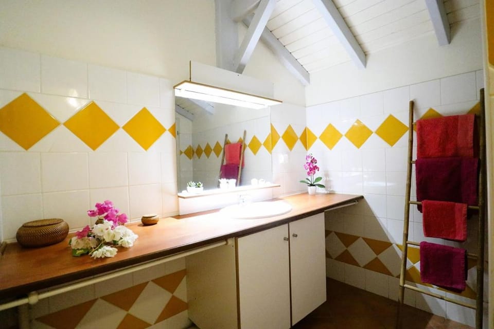 Bathroom, towels
