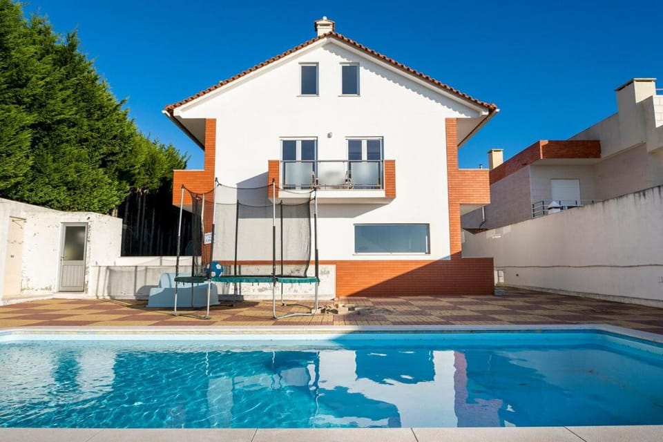 The Harbour House - Spacious in a quiet condo Apartment in Nazaré