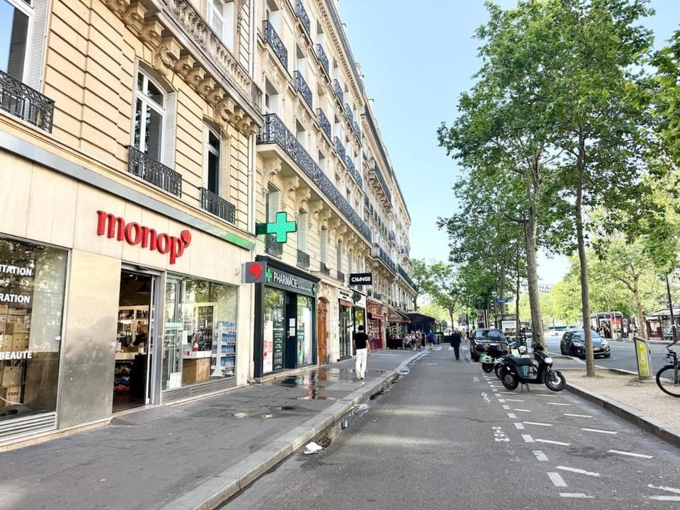 Elegant Haussmann-style apartment Avenue Kléber Apartment in Paris