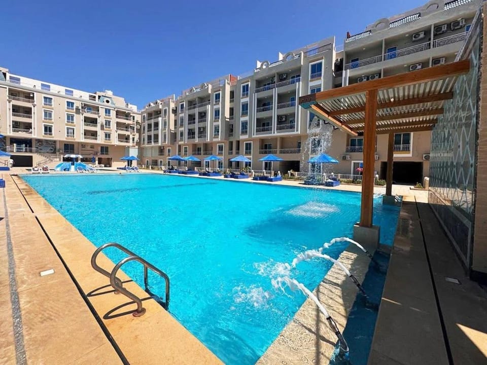 Luxury Poolside Escape 2BR Ground Floor Apartment in Hurghada