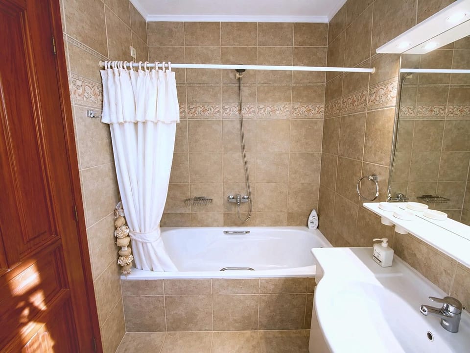 Shower, Bathroom, Bath, towels